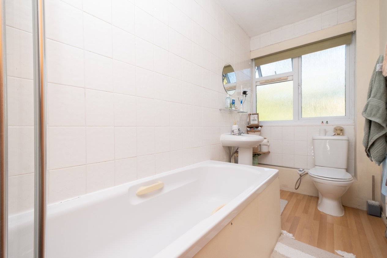 Properties Under Offer in Valley Road Canterbury