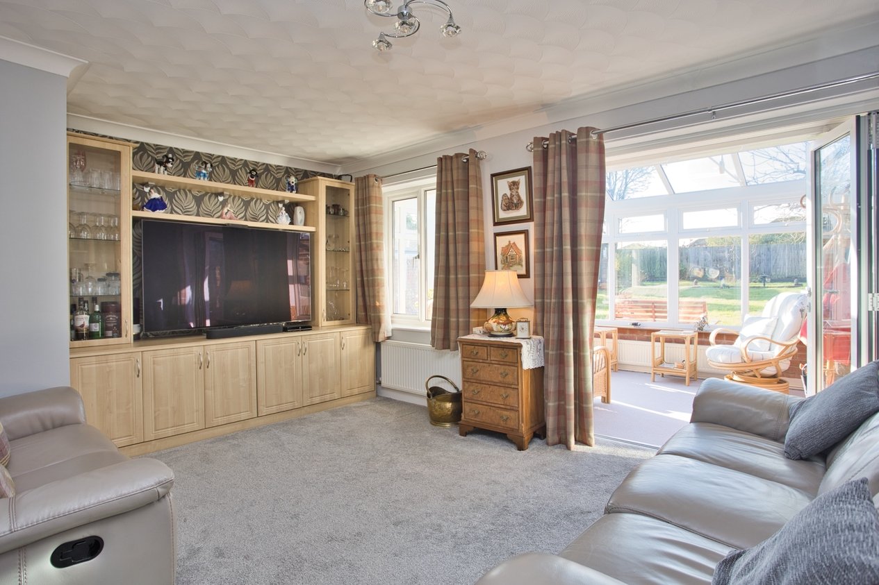 Properties Under Offer in Vicarage Lane Sholden