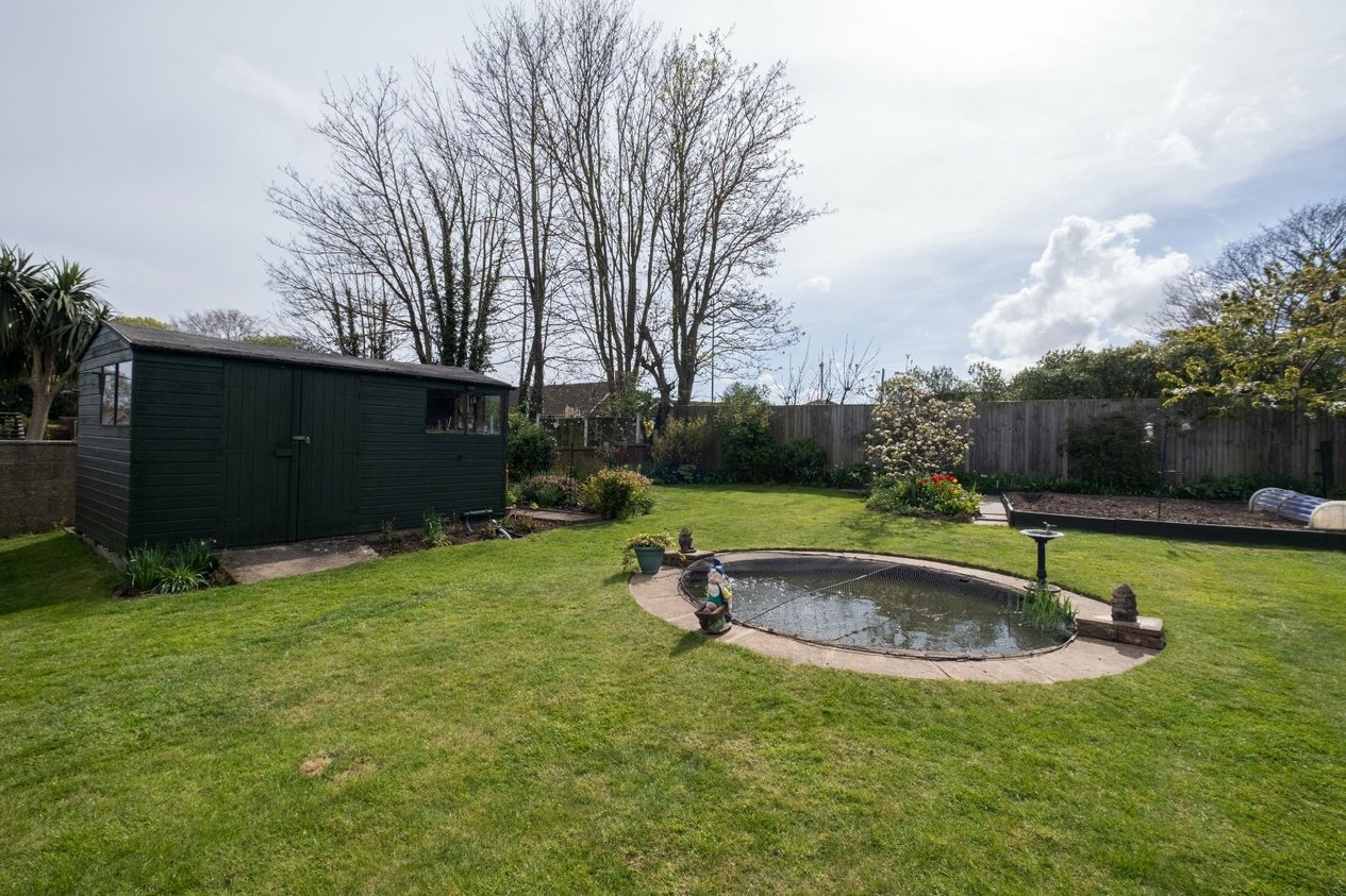 Properties Under Offer in Vicarage Lane Sholden