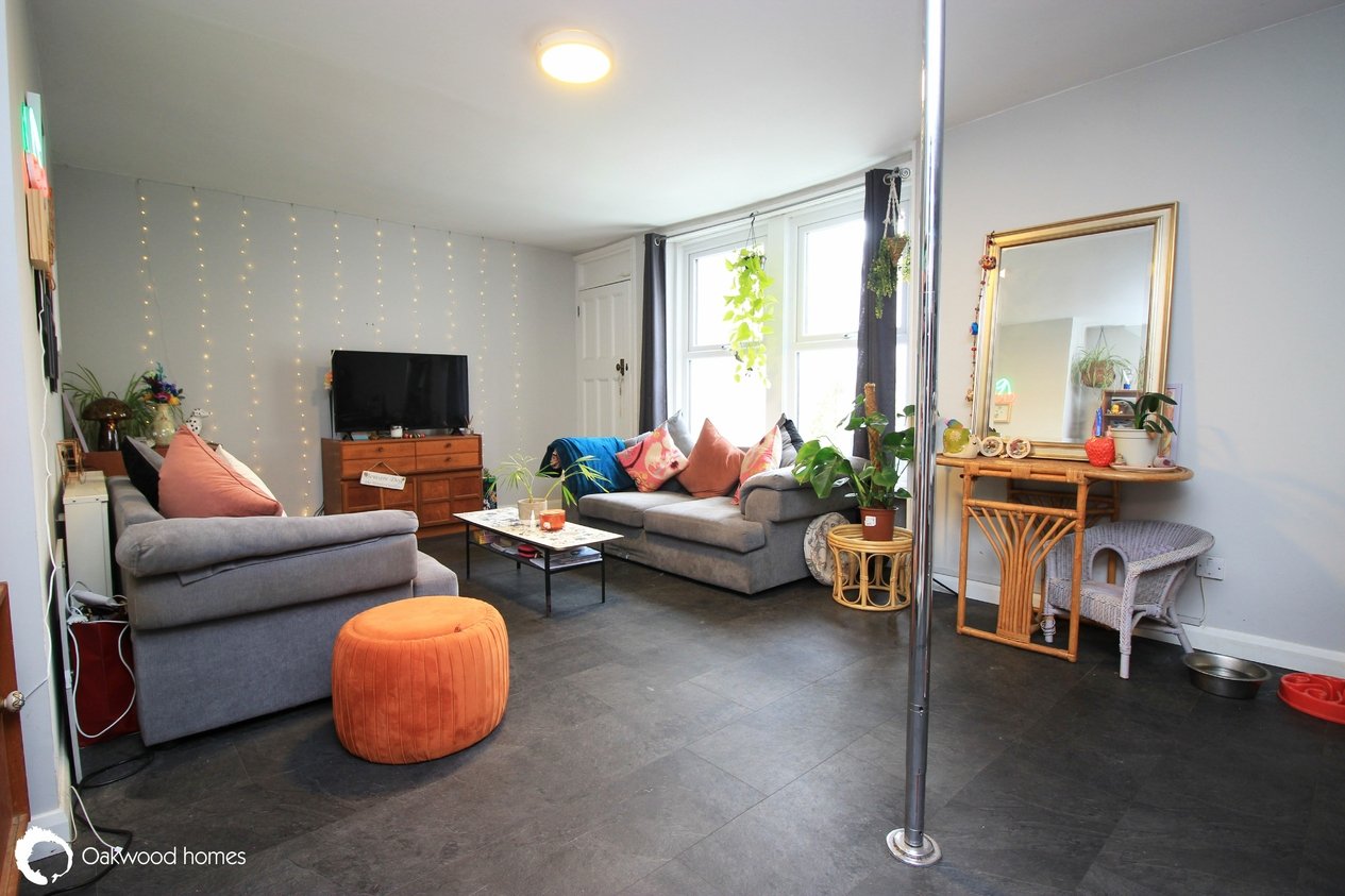 Properties Under Offer in Victoria Road 