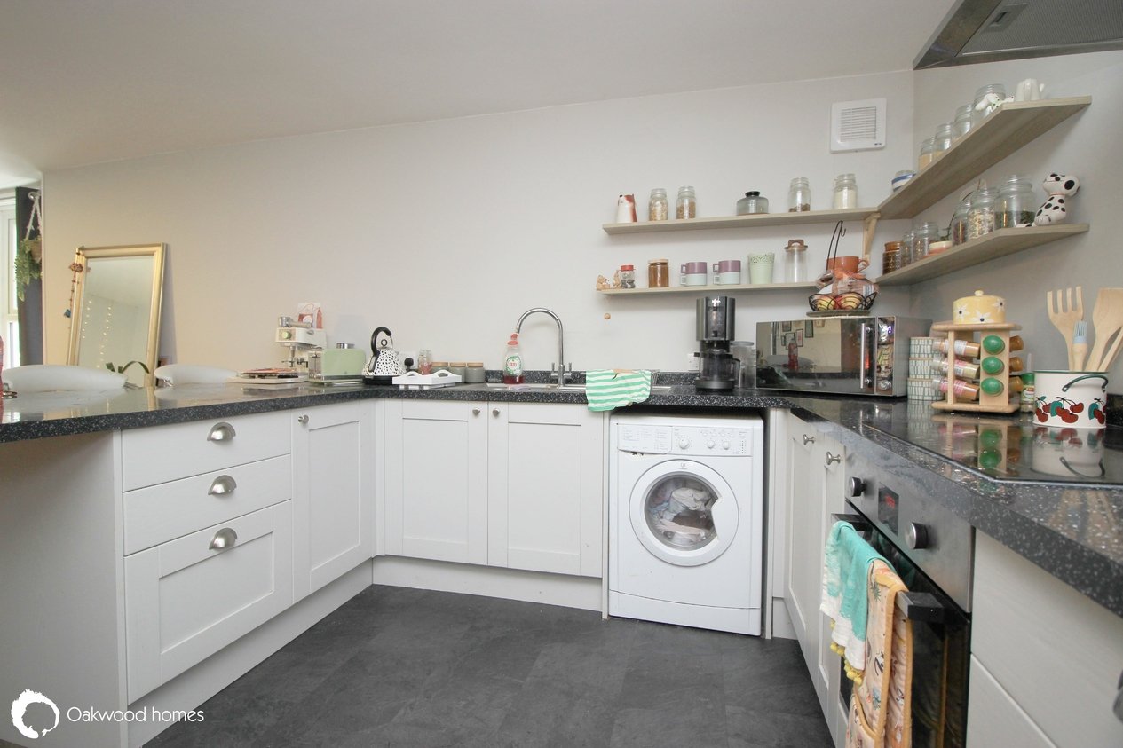 Properties Under Offer in Victoria Road 