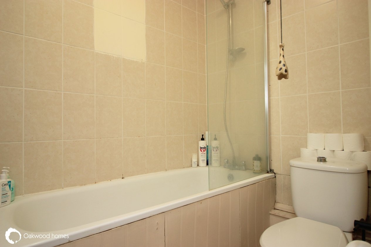 Properties Under Offer in Victoria Road 
