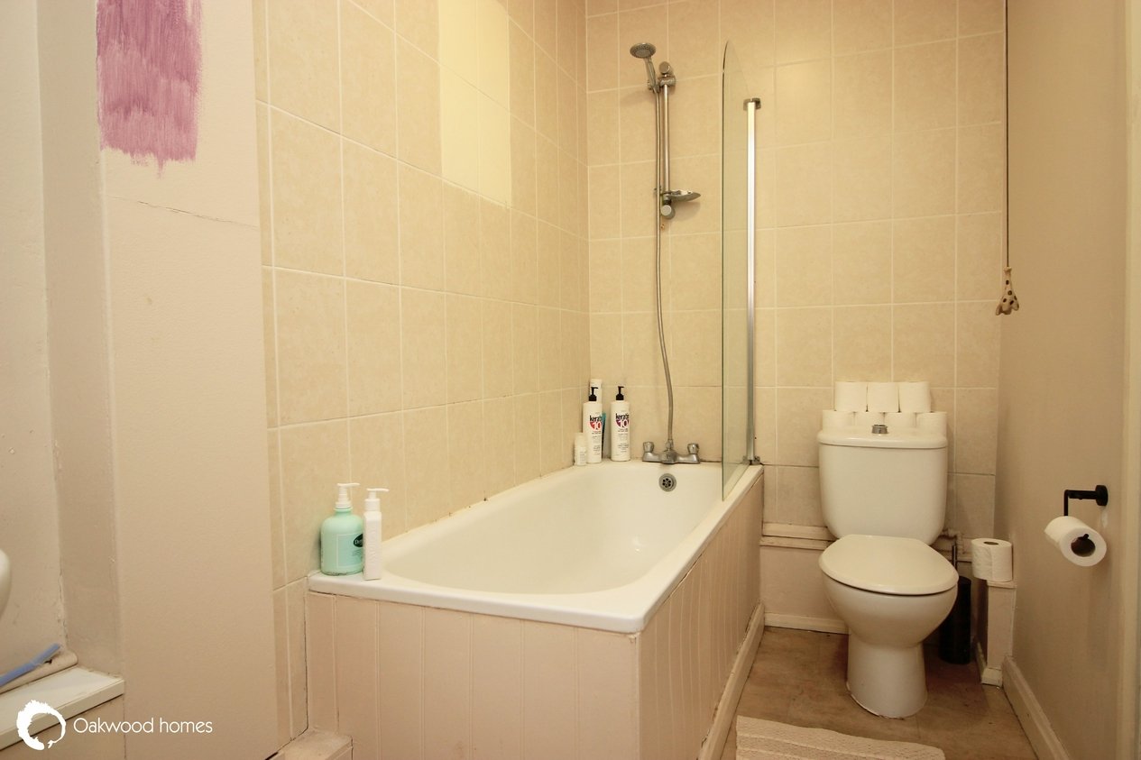 Properties Under Offer in Victoria Road 