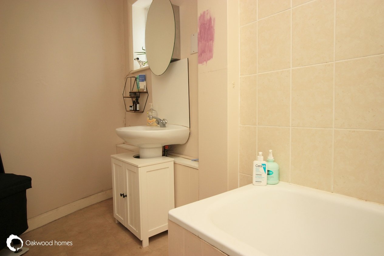 Properties Under Offer in Victoria Road 