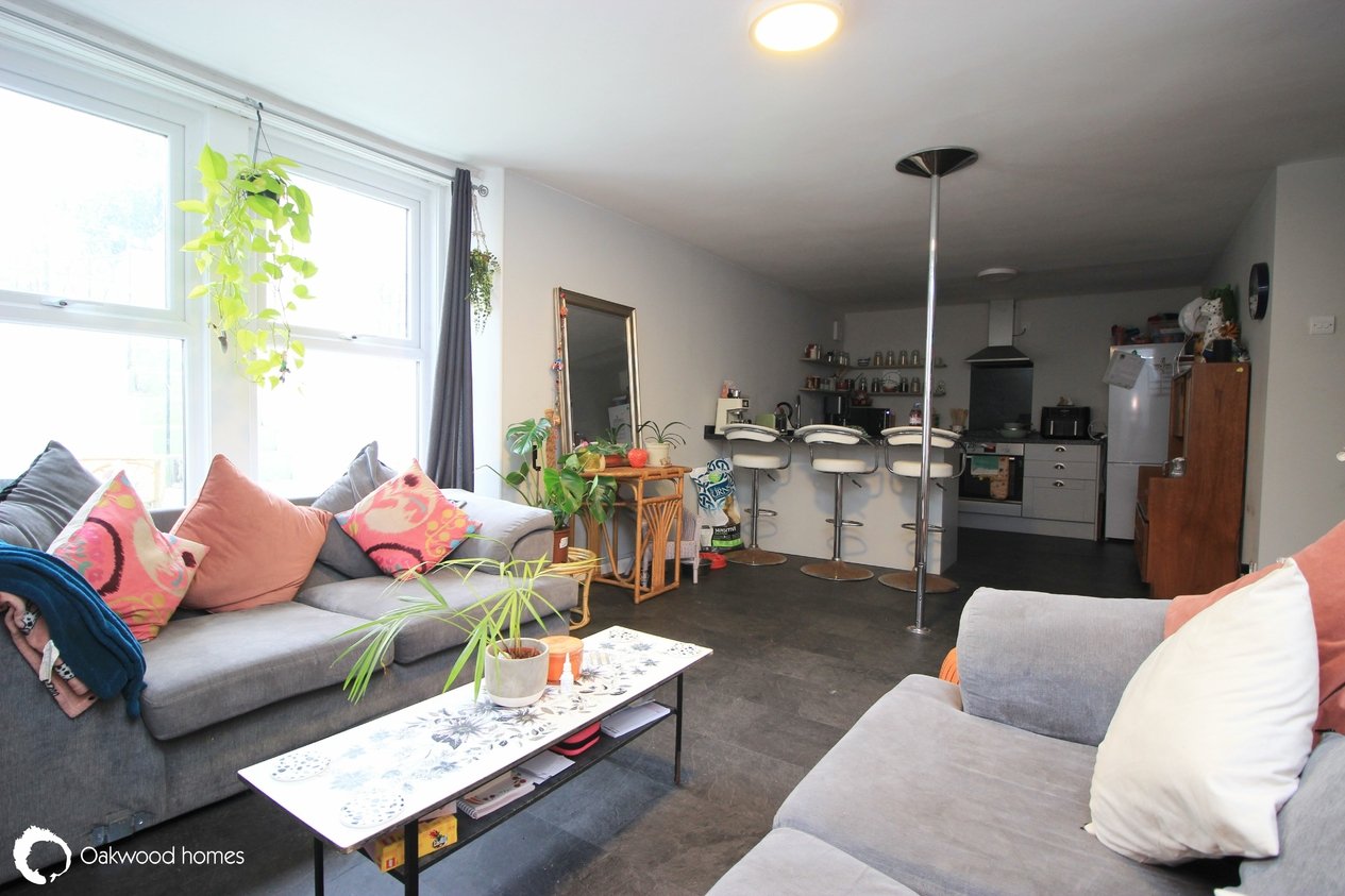 Properties Under Offer in Victoria Road 