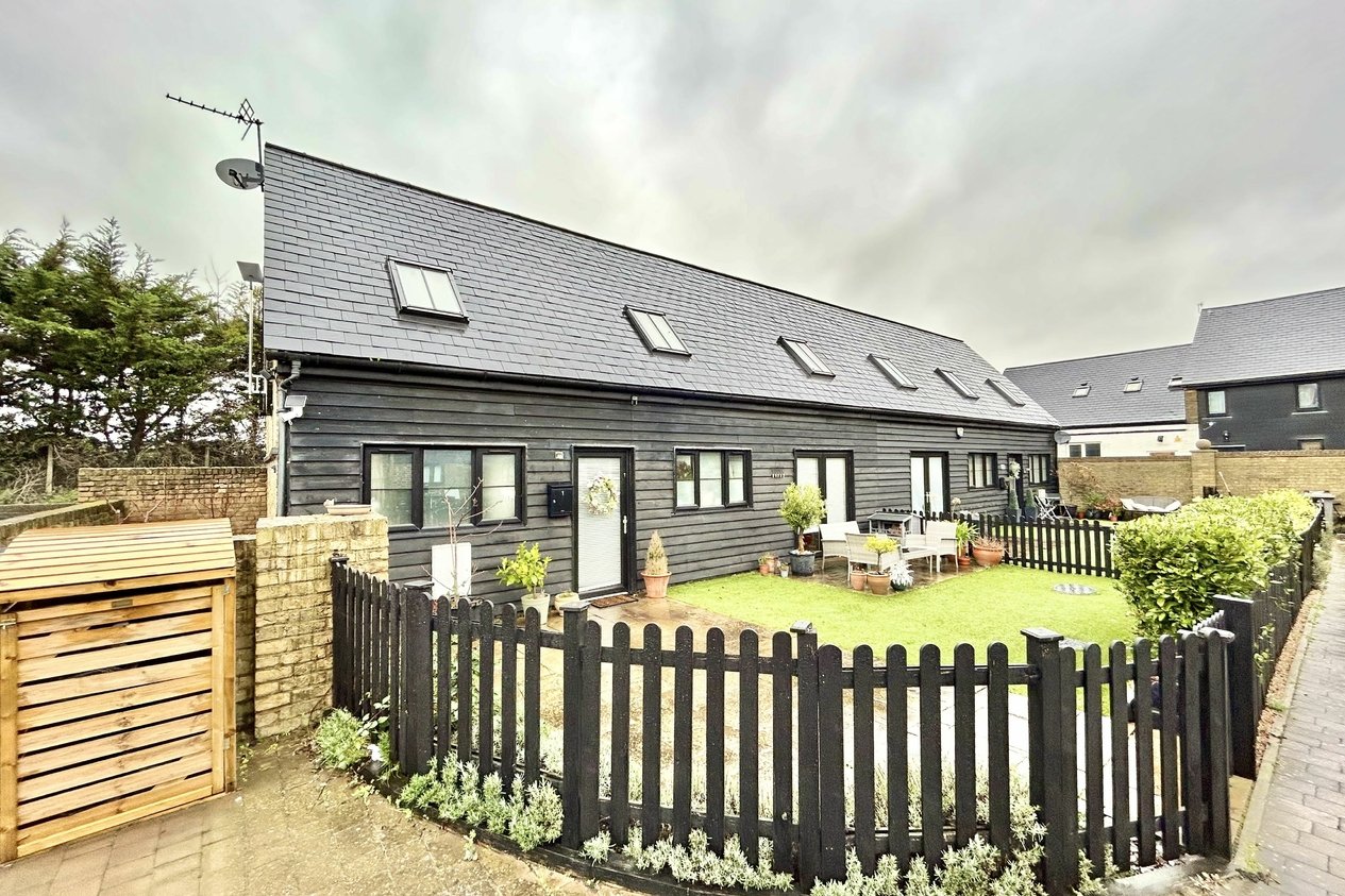 Properties For Sale in Vincent Farm Courtyard Manston