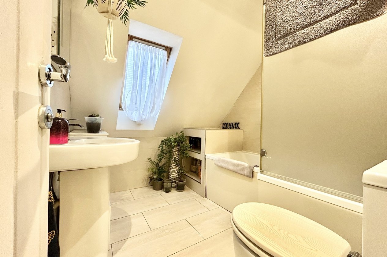 Properties For Sale in Vincent Farm Courtyard Manston