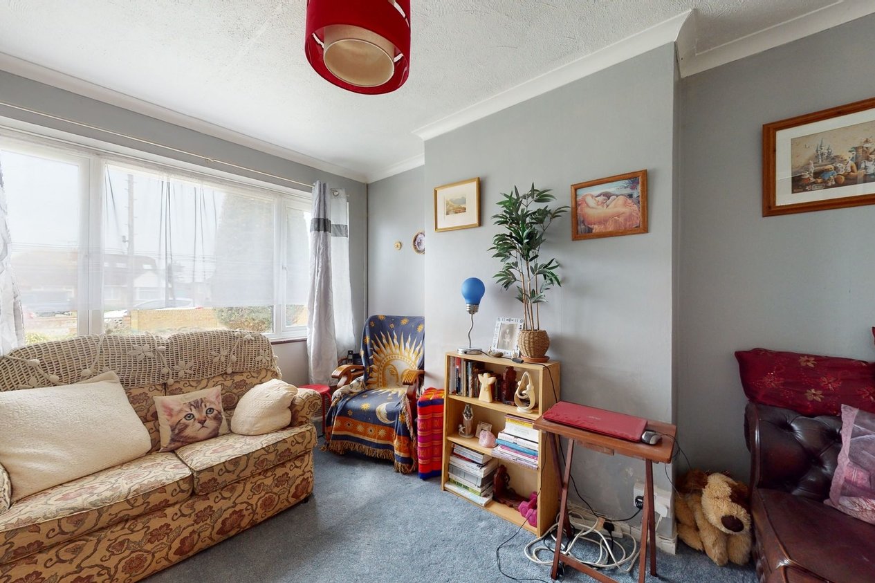 Chalet Bungalow Semi Detached for sale in Vine Close,Ramsgate Miles