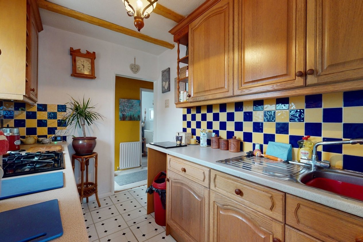 Chalet Bungalow Semi Detached for sale in Vine Close,Ramsgate Miles