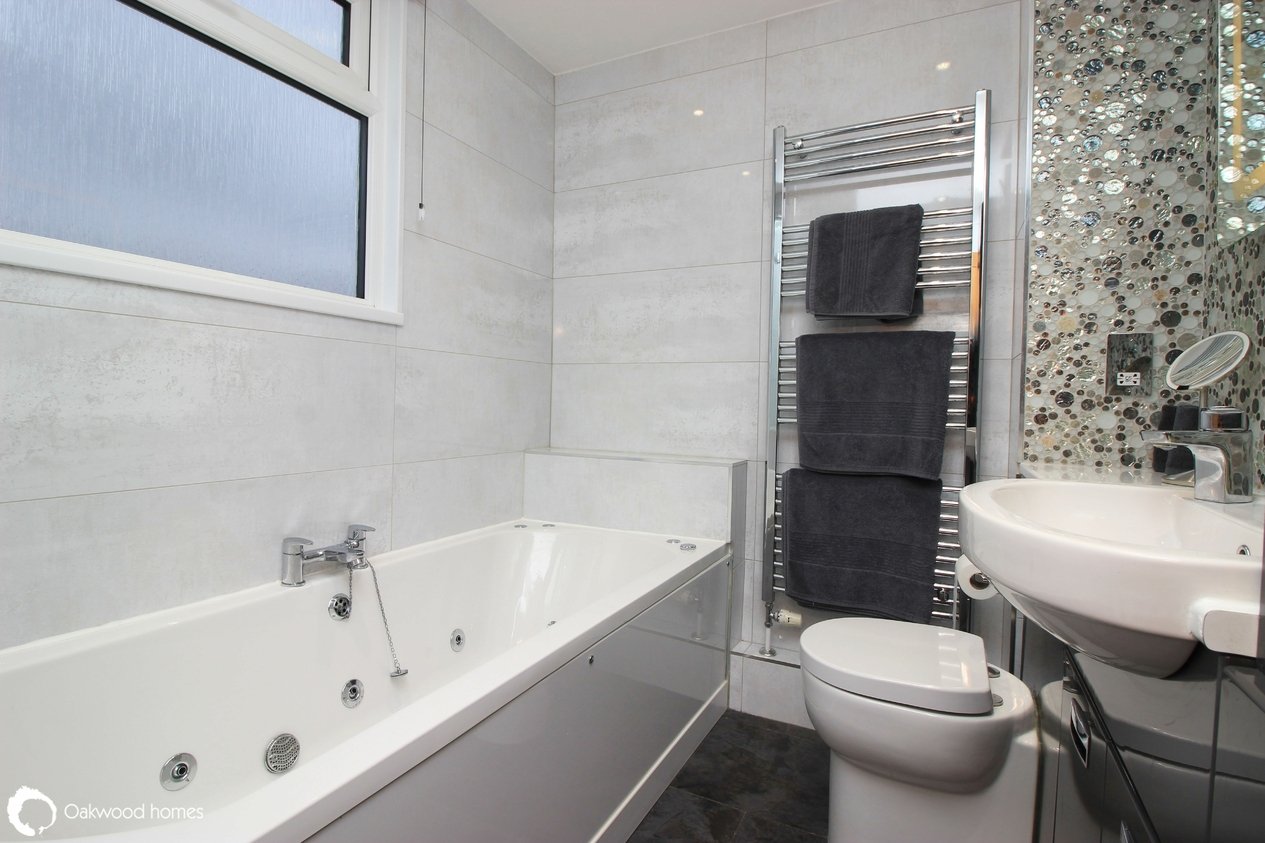 Properties Under Offer in Warwick Drive 