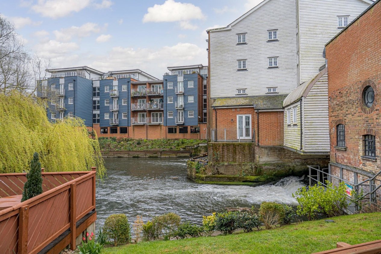 Properties Sold Subject To Contract in Waters Edge 