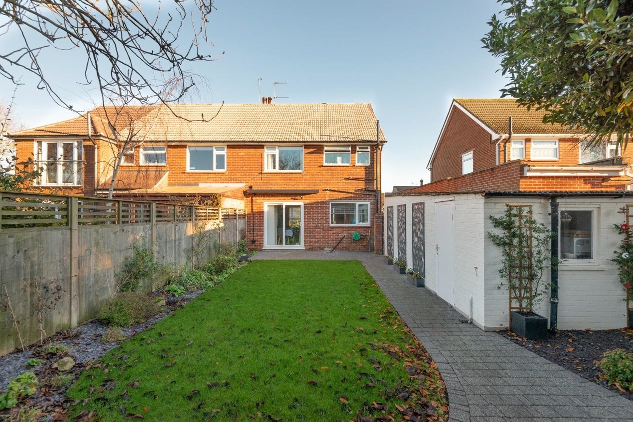 Properties Sold Subject To Contract in Wayne Close 