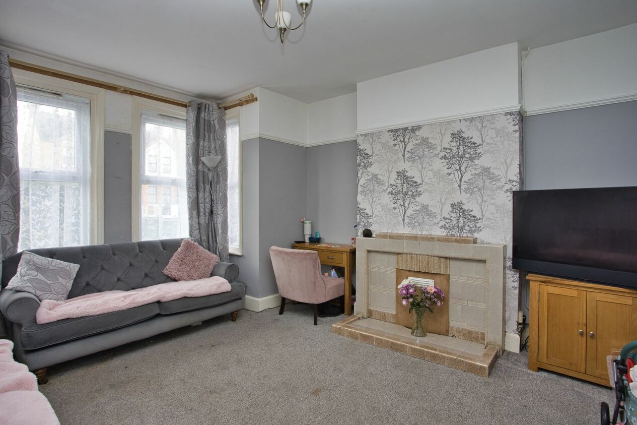 Properties For Sale in Wear Bay Crescent  Folkestone