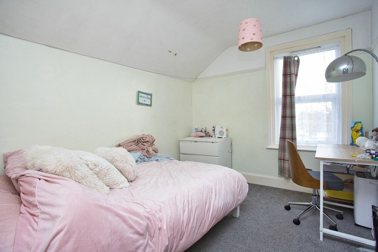 Properties For Sale in Wear Bay Crescent  Folkestone