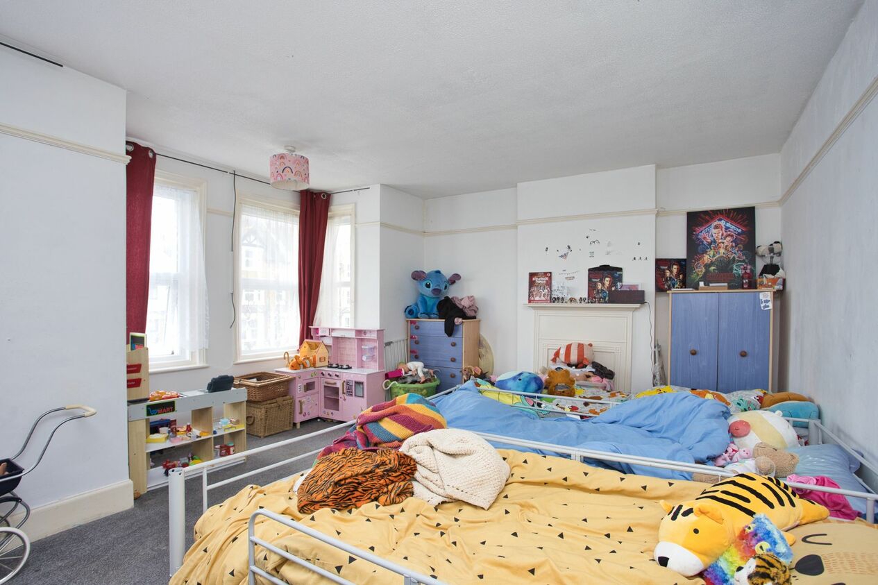 Properties For Sale in Wear Bay Crescent  Folkestone
