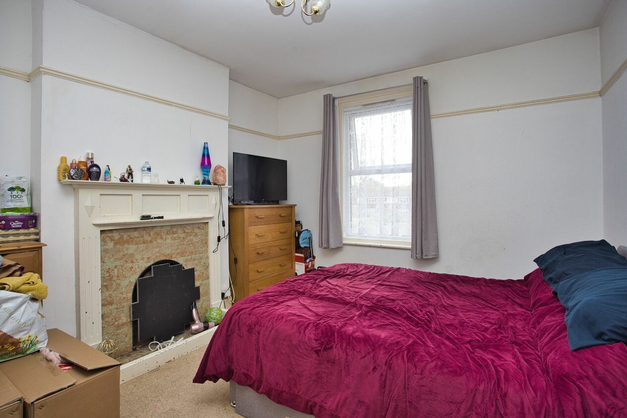 Properties For Sale in Wear Bay Crescent  Folkestone