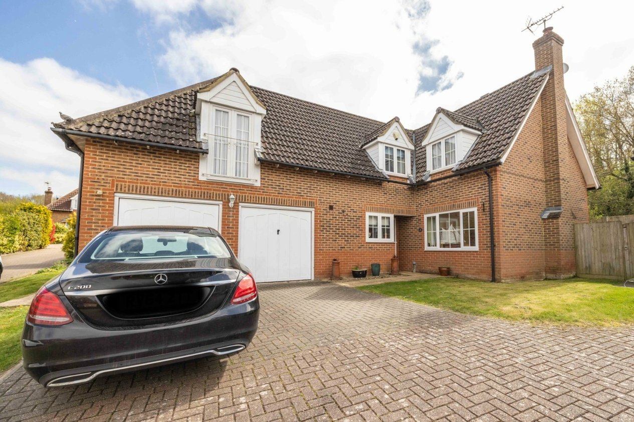 Properties For Sale in Weatherall Close Faversham