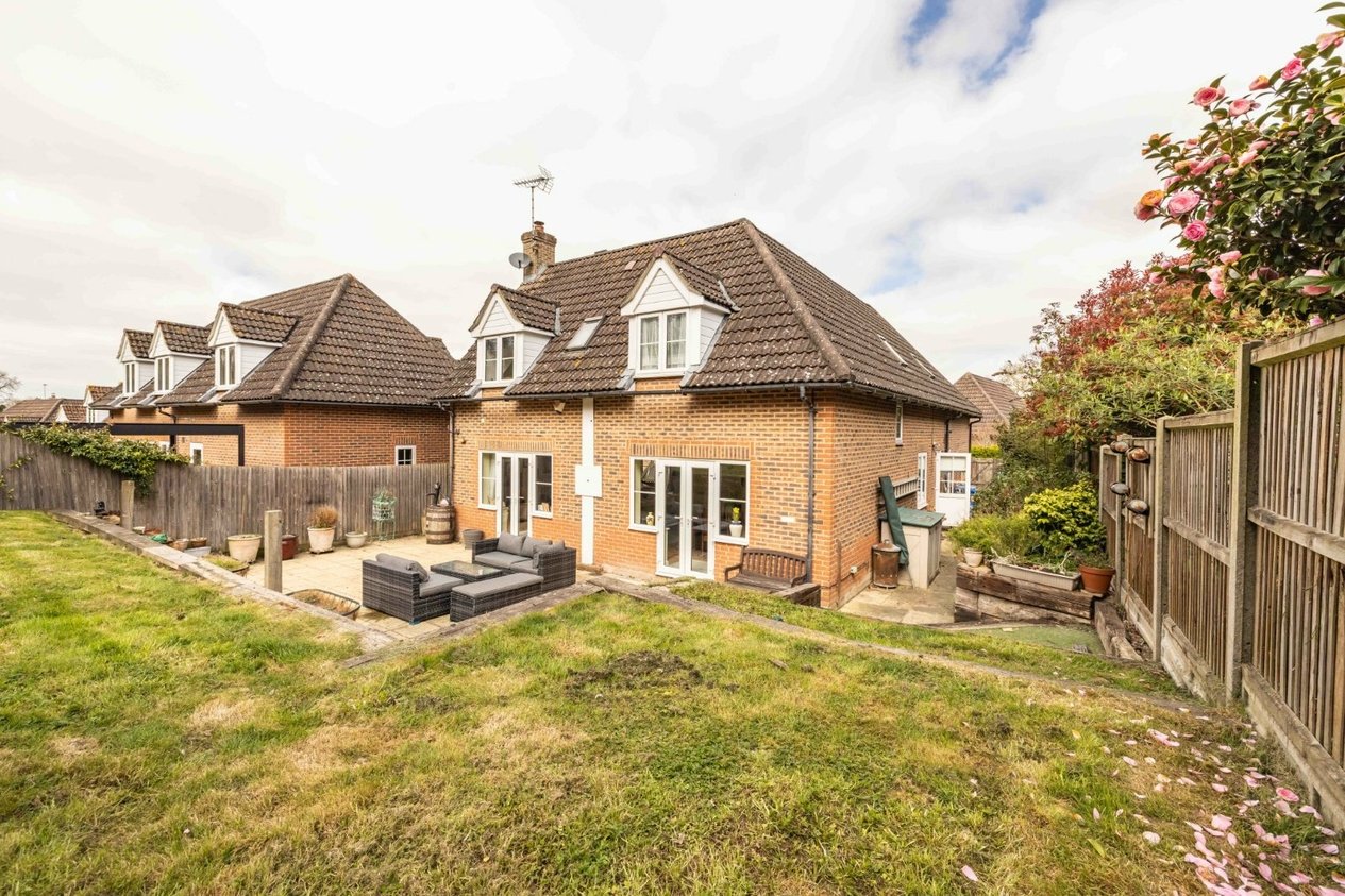 Properties For Sale in Weatherall Close Faversham