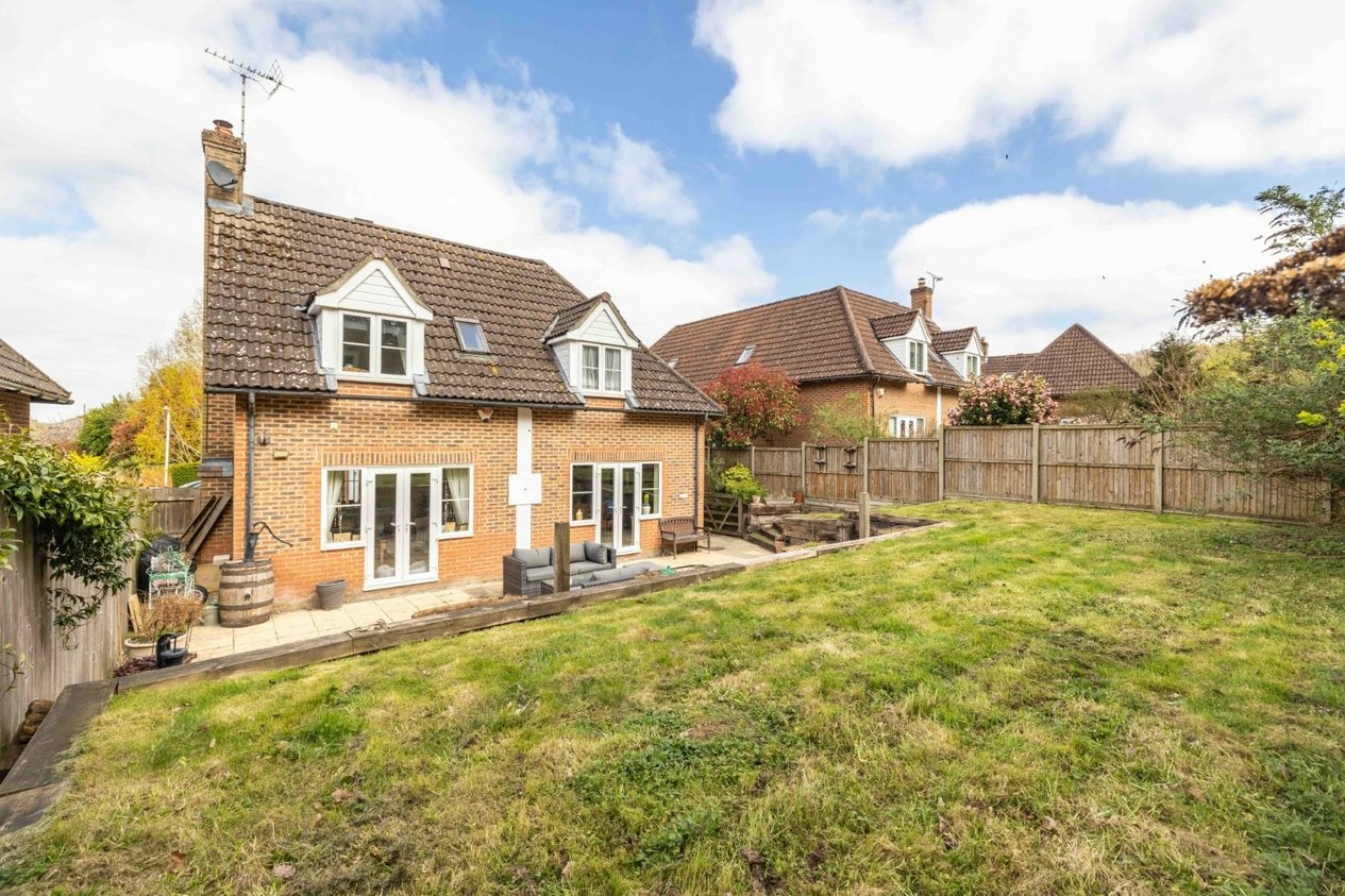 Properties For Sale in Weatherall Close Faversham