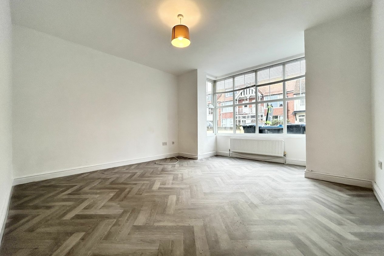 Properties Under Offer in Westcliff Road 