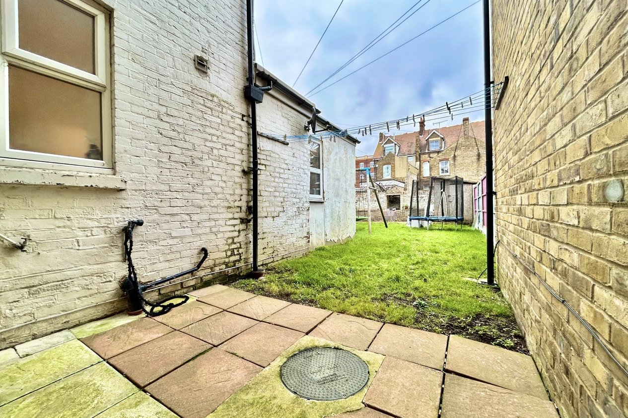 Properties Under Offer in Westcliff Road 