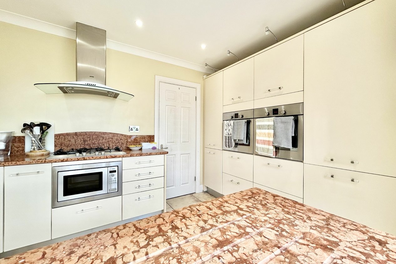 Properties Under Offer in Westerham Close 
