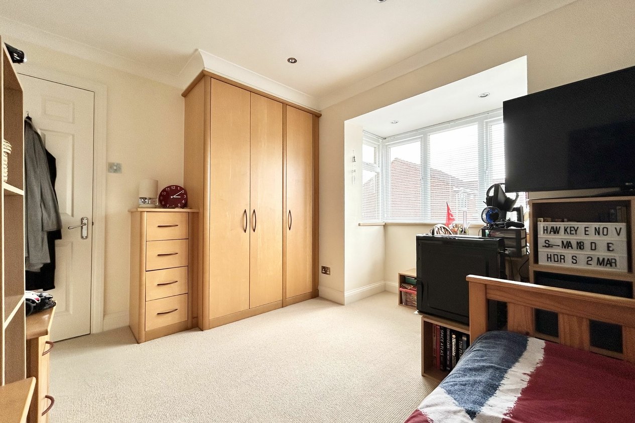 Properties Under Offer in Westerham Close 