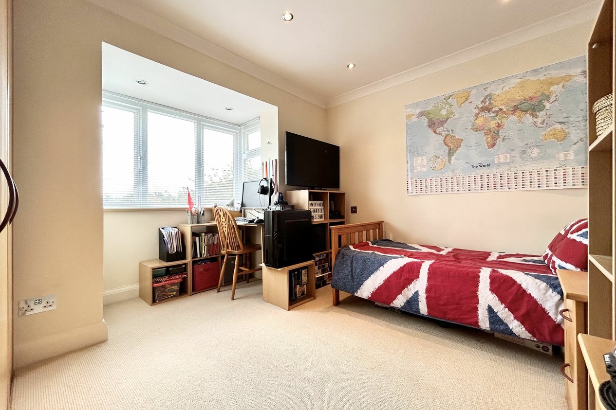 Properties Under Offer in Westerham Close 