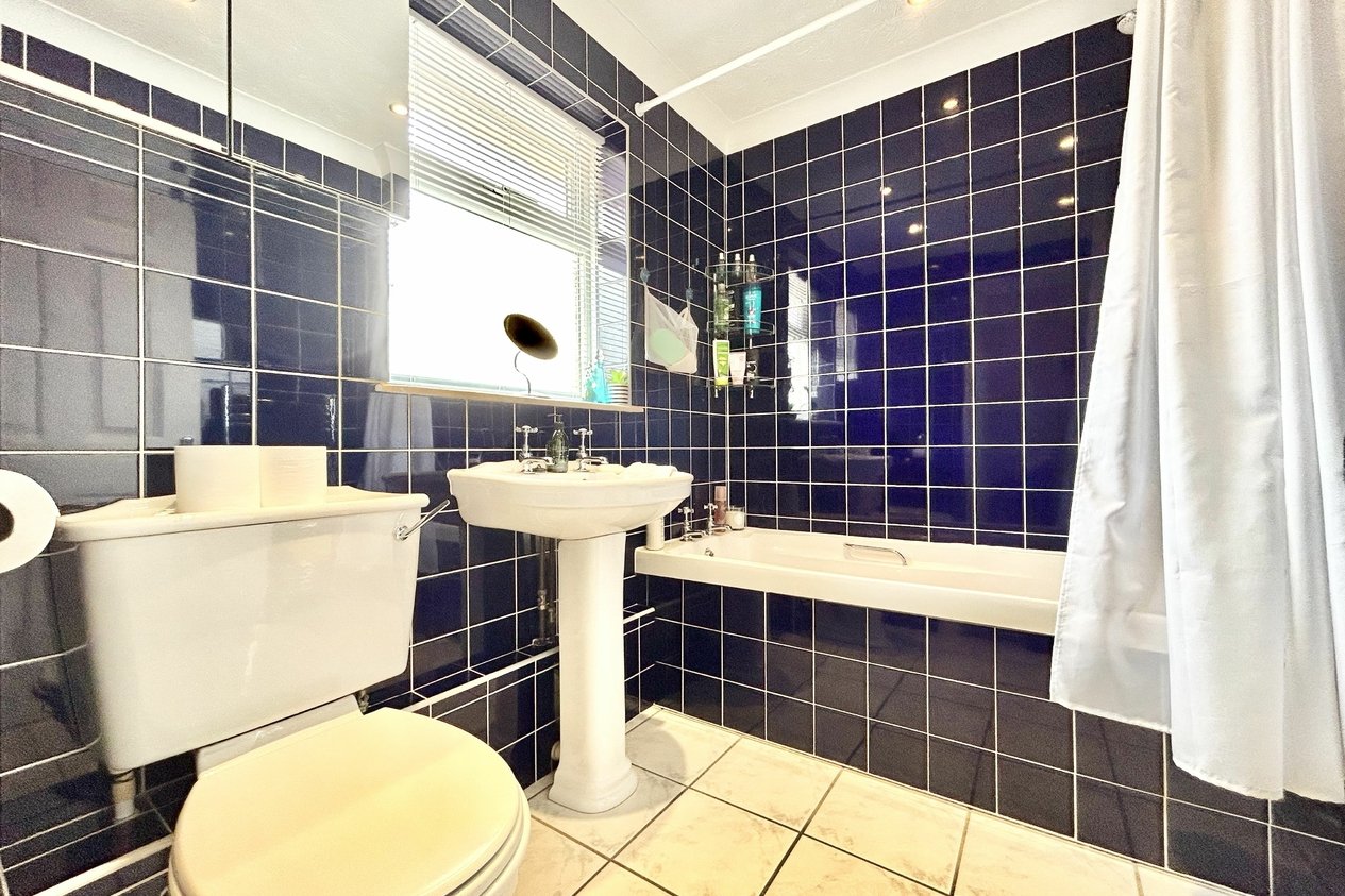 Properties Under Offer in Westerham Close 