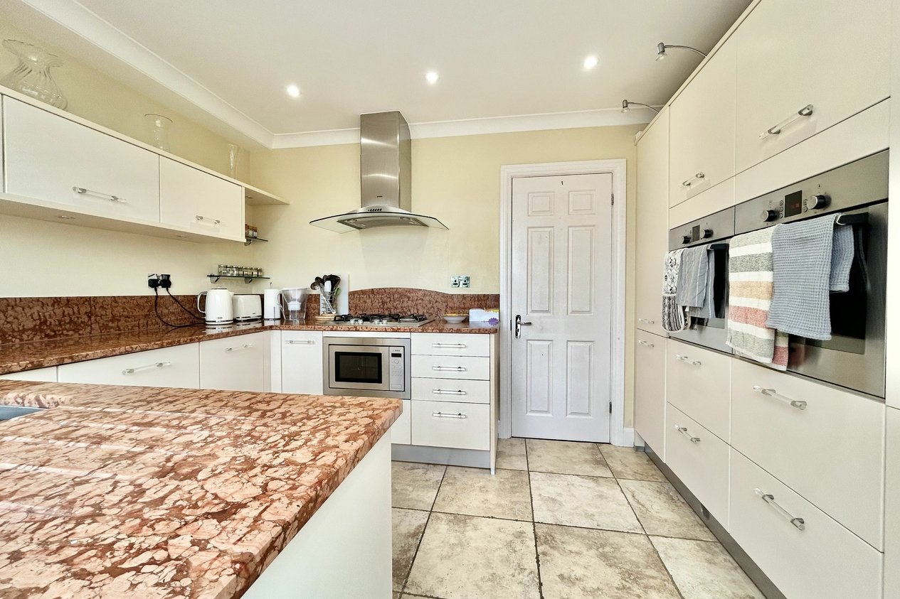 Properties Under Offer in Westerham Close 