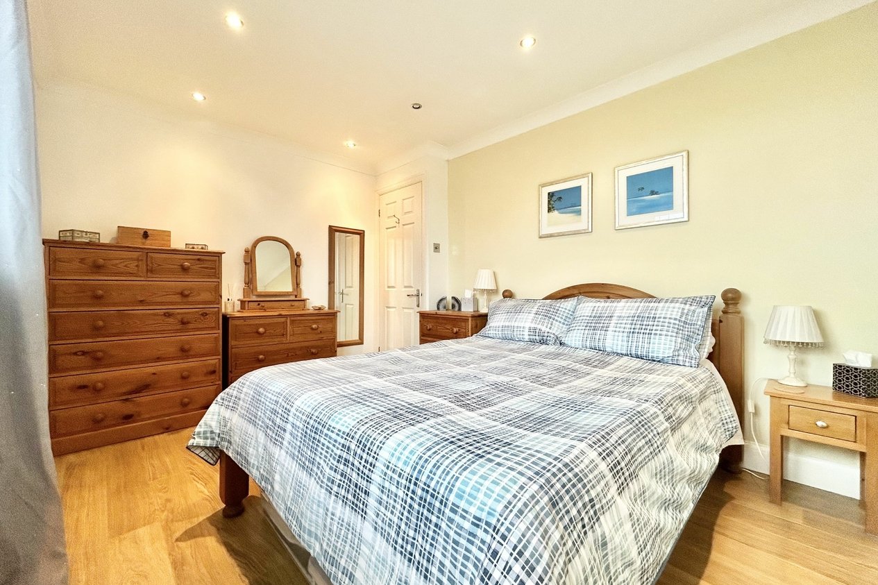 Properties Under Offer in Westerham Close 