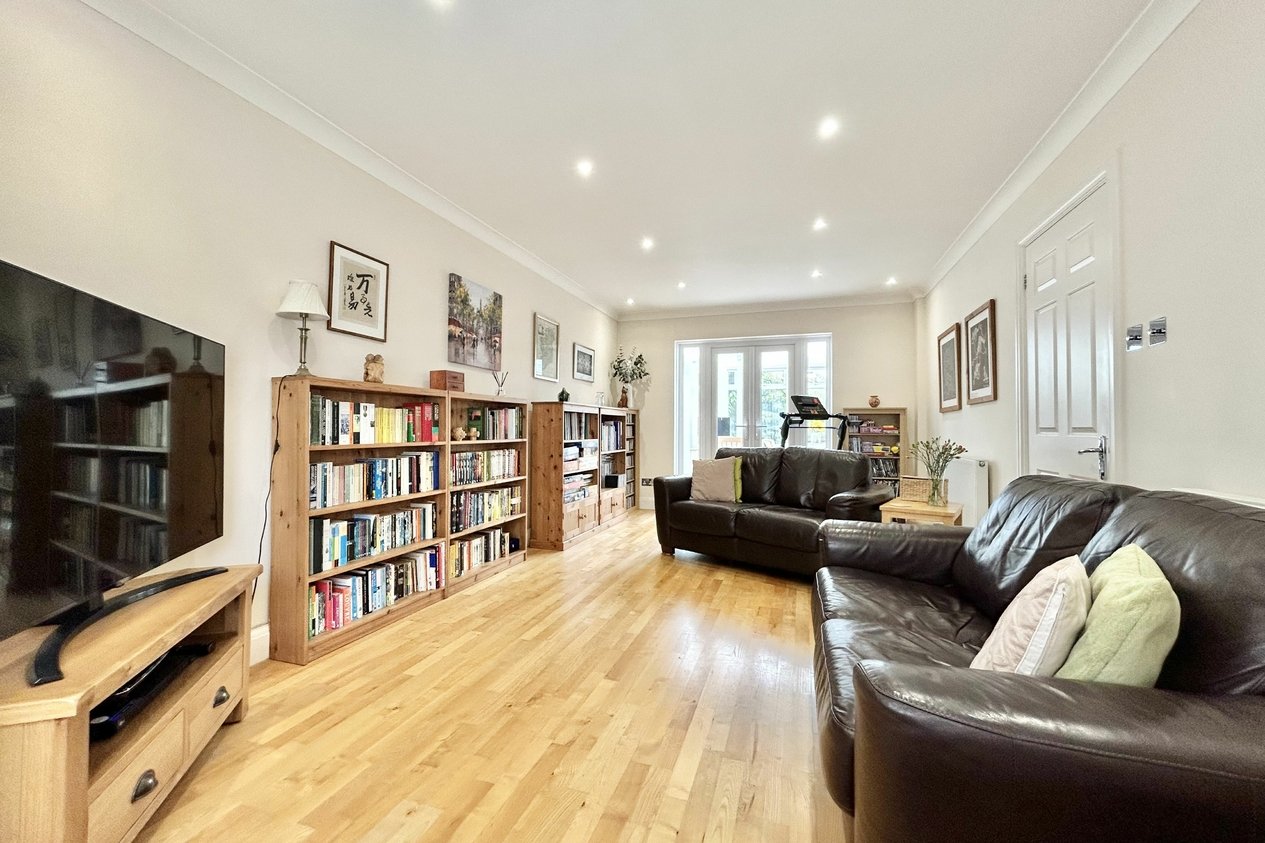 Properties Under Offer in Westerham Close 