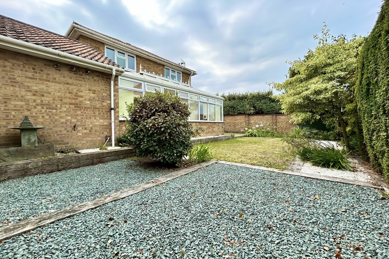 Properties Under Offer in Westerham Close 