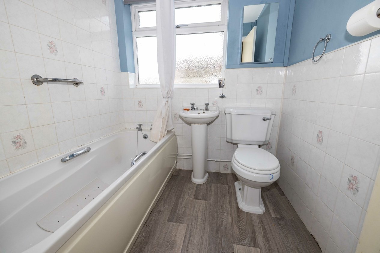 Properties Under Offer in Western Avenue Bridge