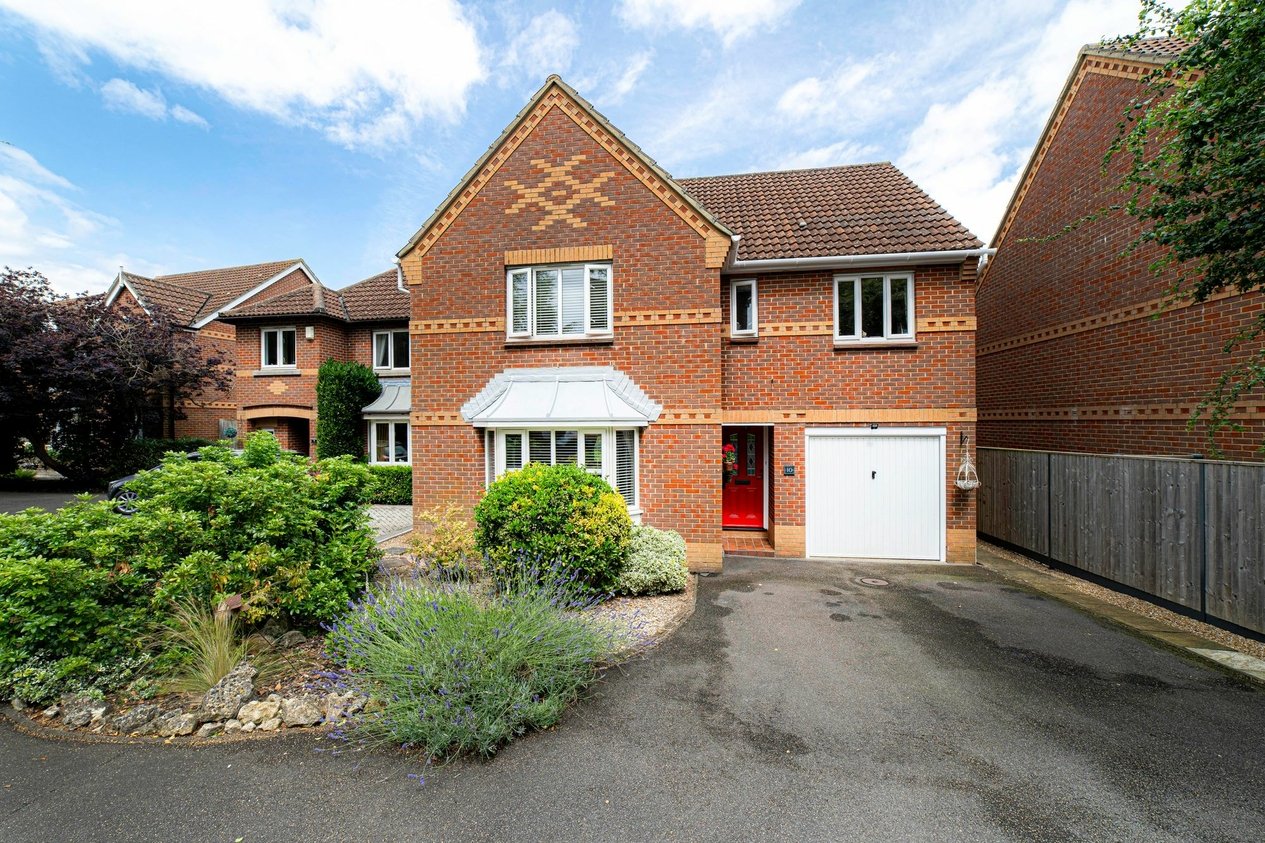 Properties For Sale in Whigham Close  Ashford