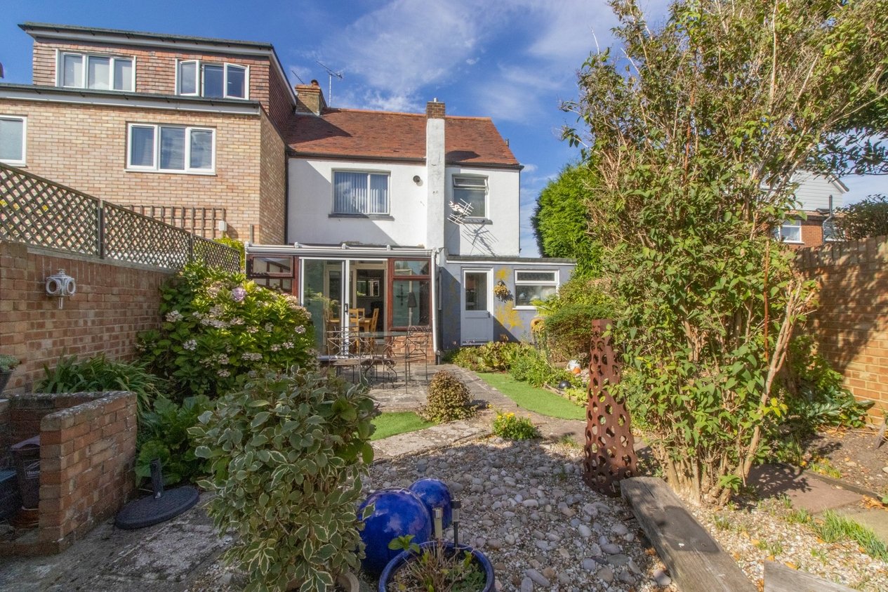 Properties For Sale in Whitfield Avenue  Broadstairs