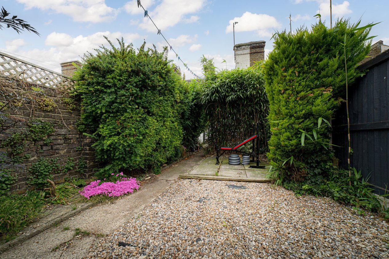 Properties Under Offer in Whitstable Road Faversham