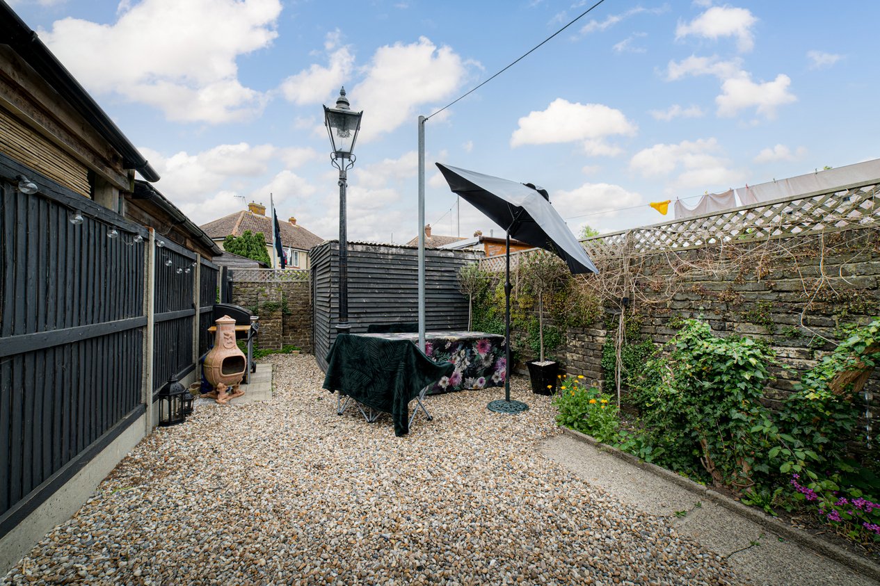 Properties Under Offer in Whitstable Road Faversham