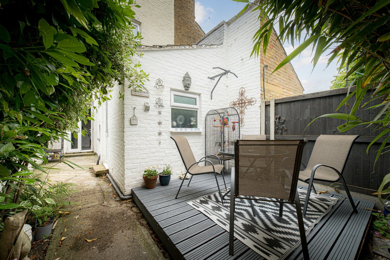 Properties Under Offer in Whitstable Road Faversham