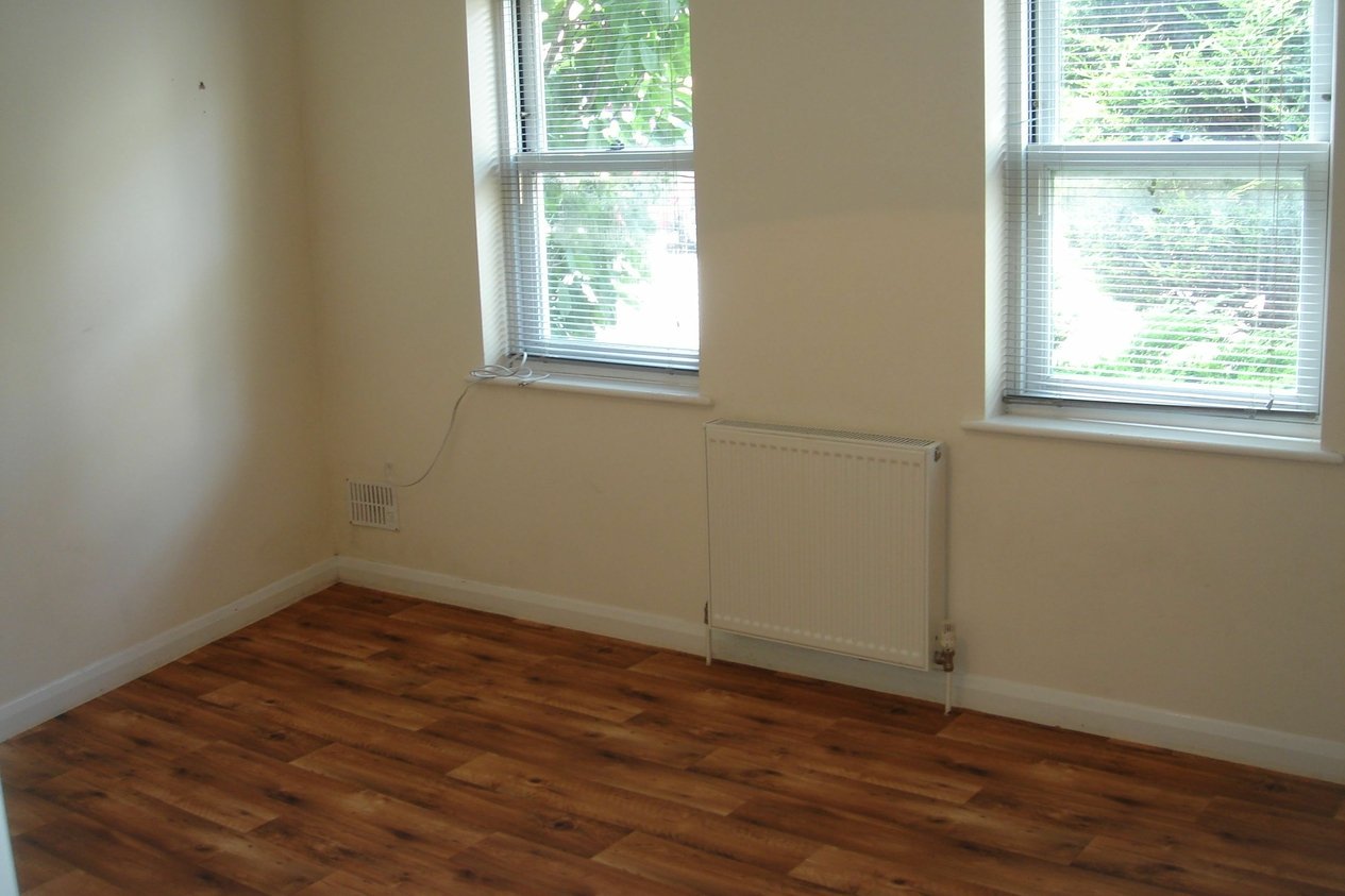 Properties Under Offer in William House 21 Princes Crescent