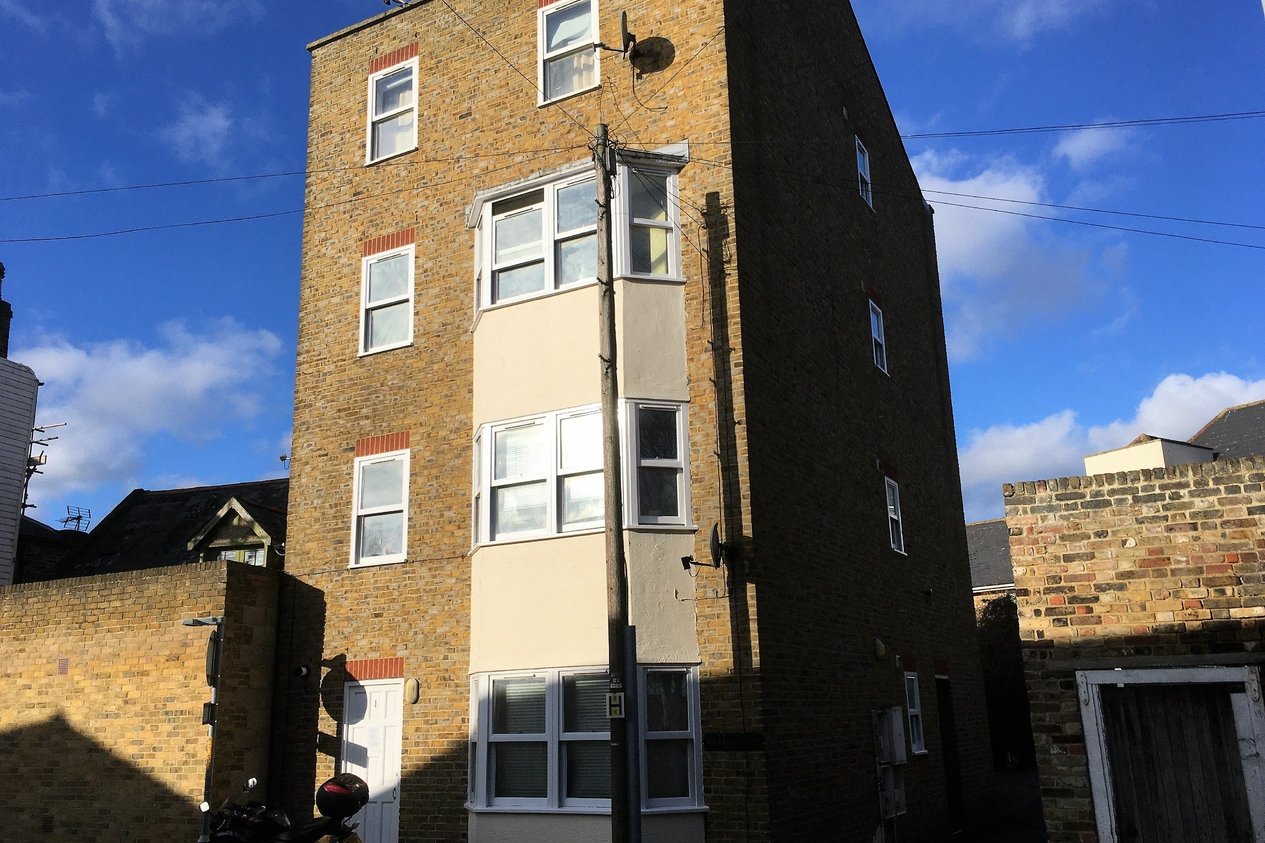 Properties Under Offer in William House 21 Princes Crescent