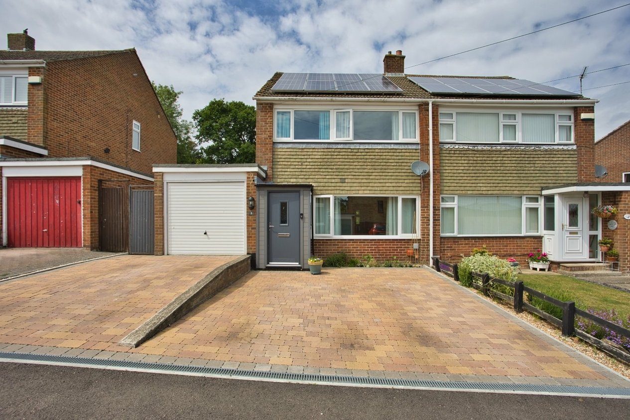 Properties Under Offer in Willow Waye Eythorne