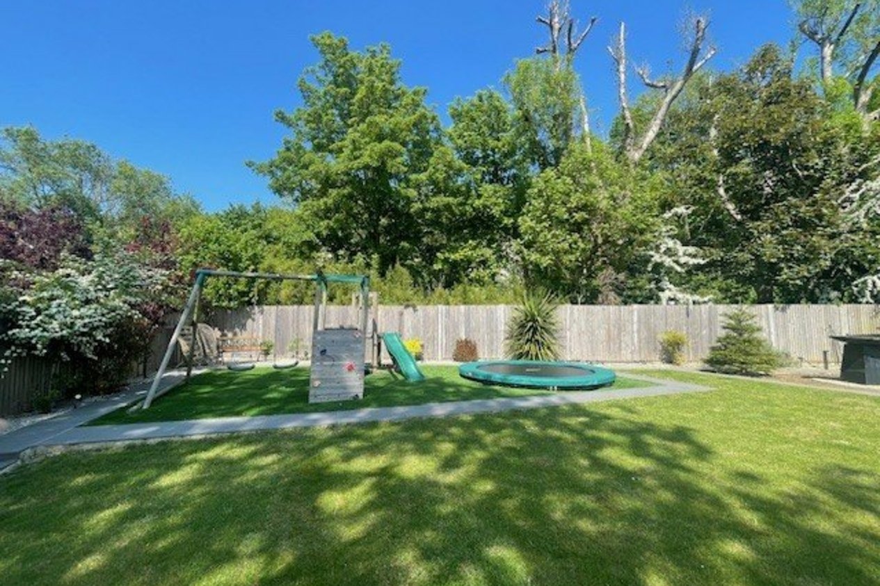 Properties For Sale in Windmill Close Hawkinge