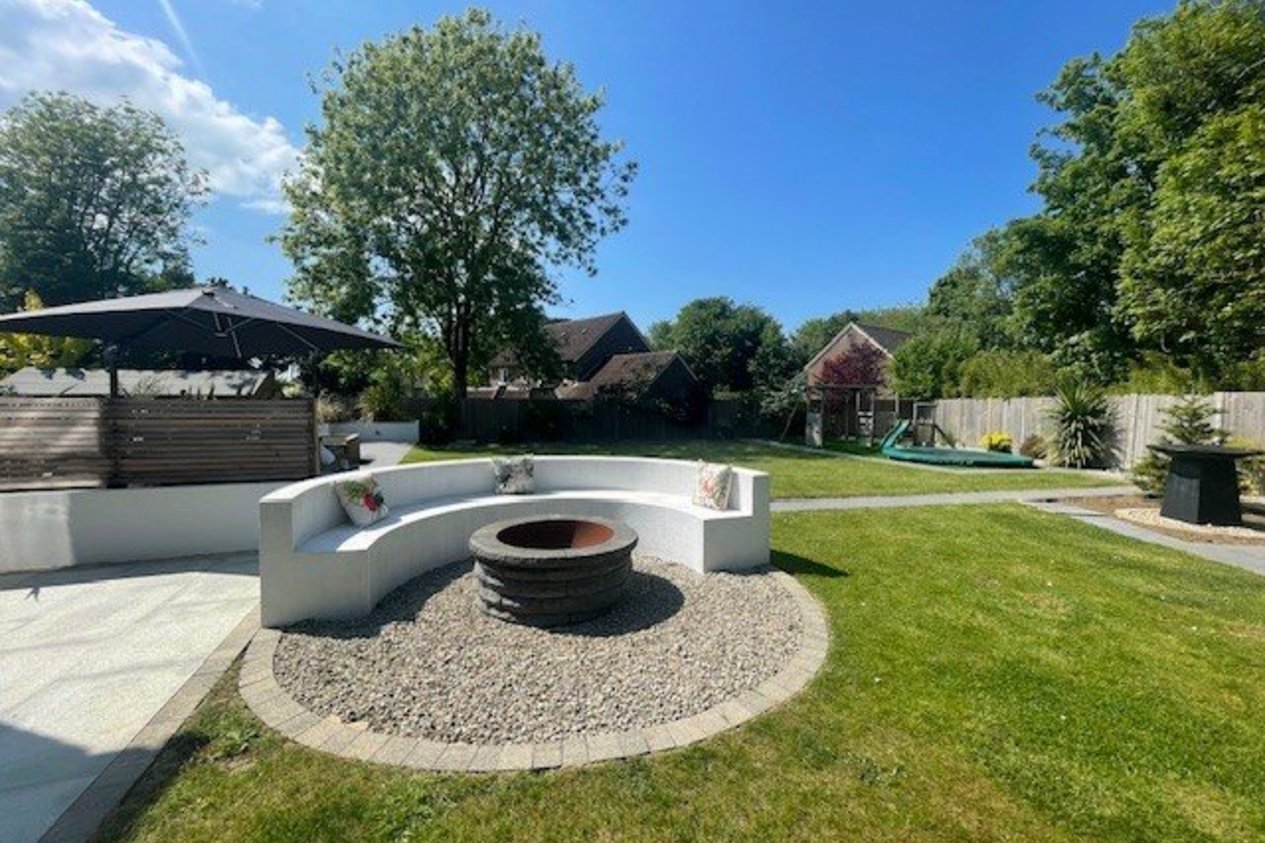Properties For Sale in Windmill Close Hawkinge