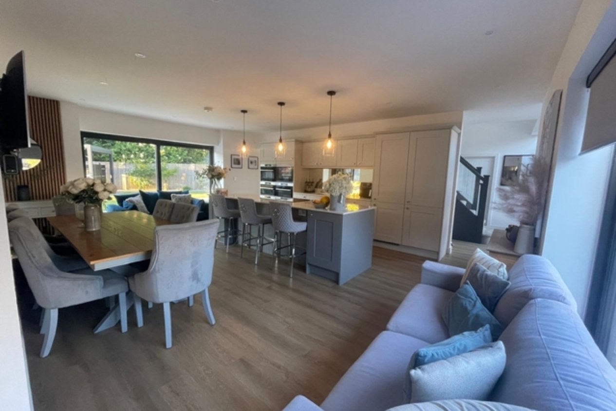 Properties For Sale in Windmill Close Hawkinge