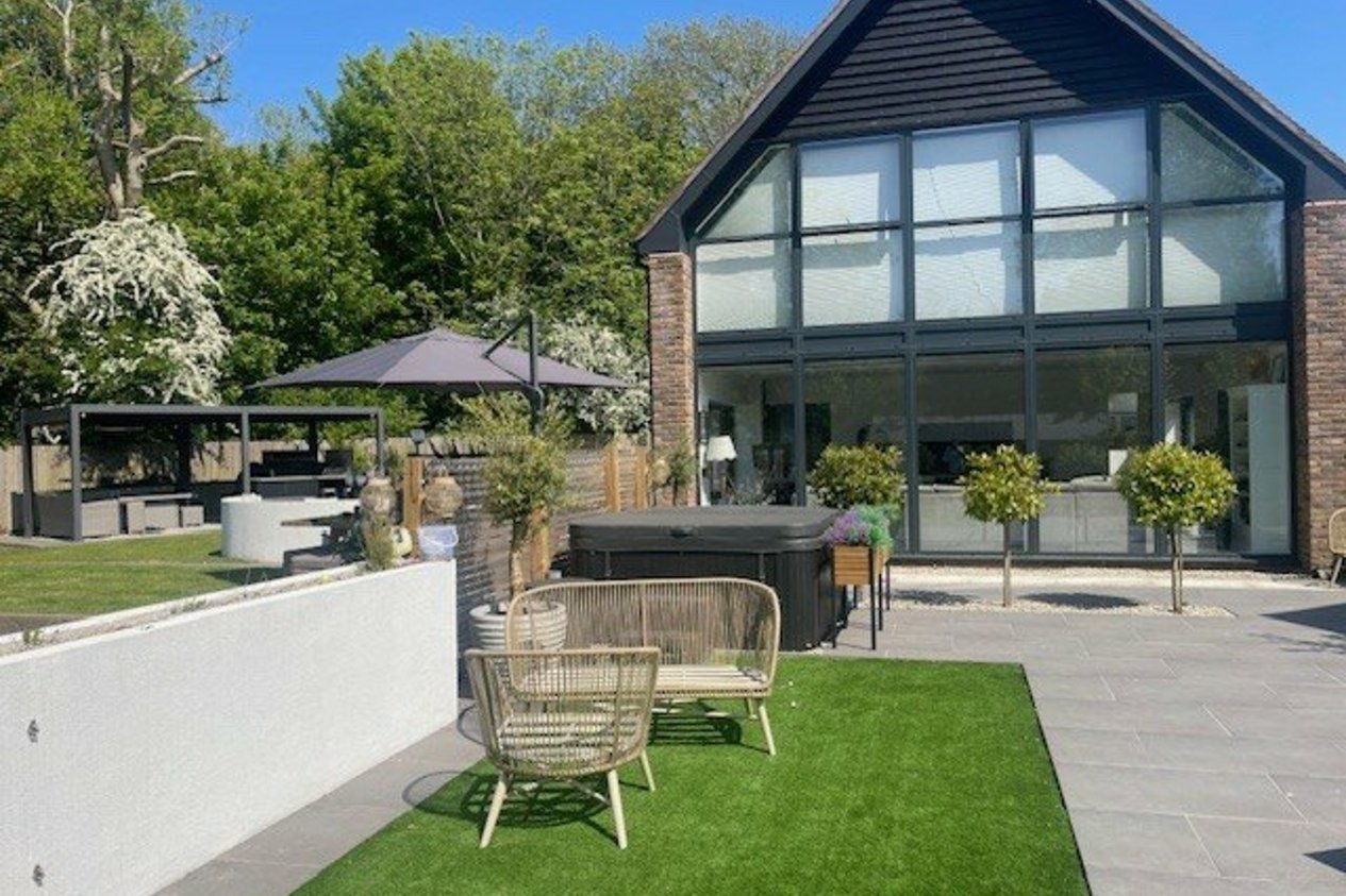 Properties For Sale in Windmill Close Hawkinge