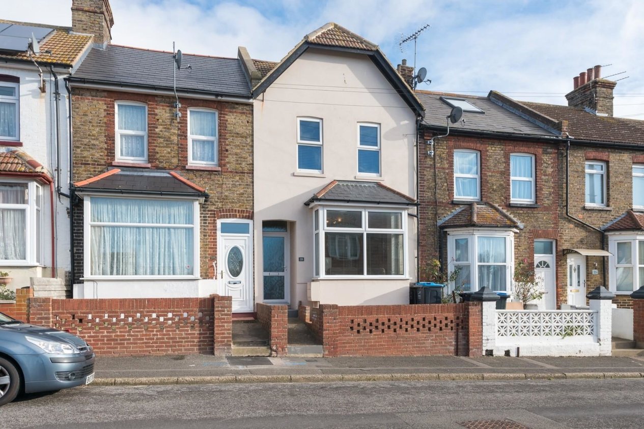 Properties Sold Subject To Contract in Woodford Avenue 