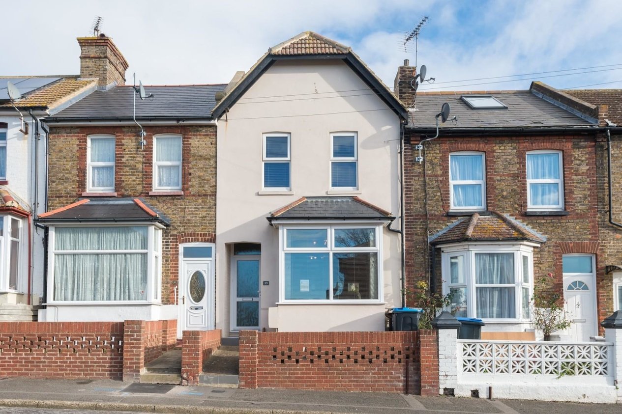 Properties Sold Subject To Contract in Woodford Avenue 