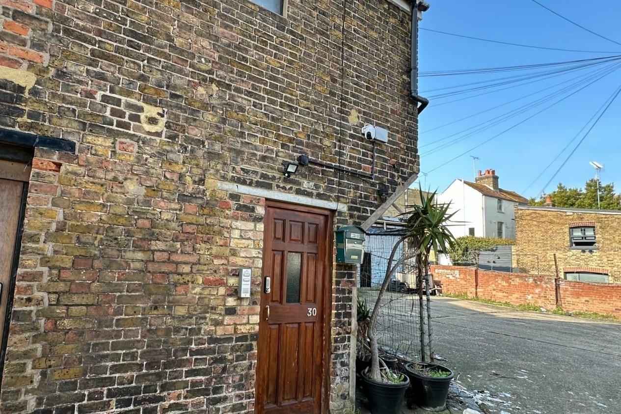 Properties Under Offer in 30 High Street Broadstairs