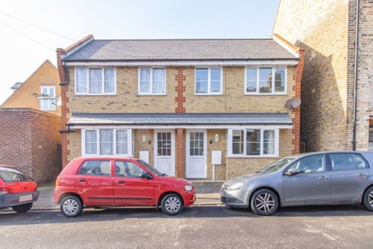 House SemiDetached to rent in Arnold Road,Margate Miles & Barr